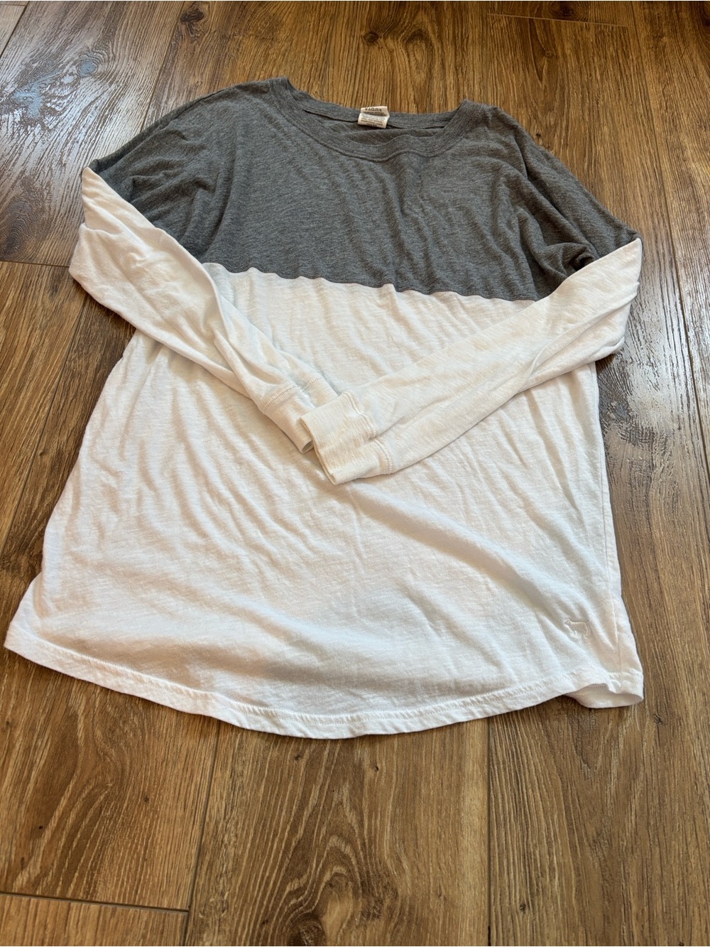 PINK Victoria's Secret Heather Gray/white Crewneck long sleeve Tee sz small